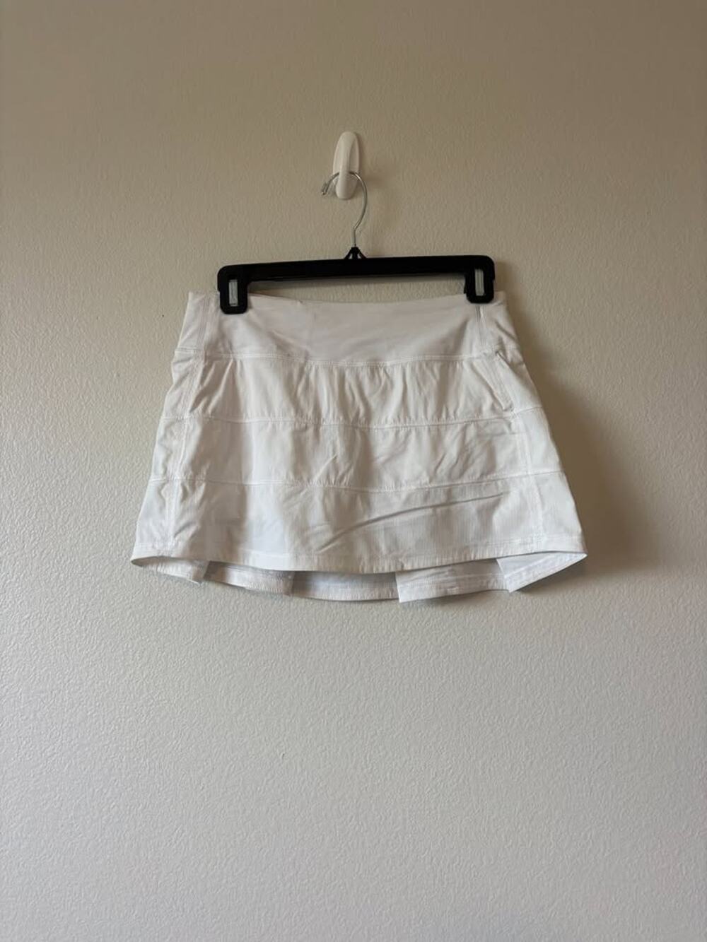 Lululemon White Running Skirt / Skort - Size 4